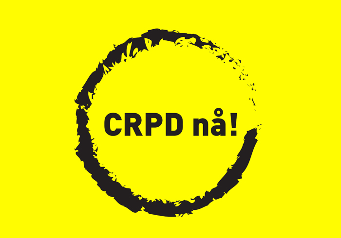 Svart tekst på gul bakgrunn "CRPD nå!" med svart penselsirkel rundt.